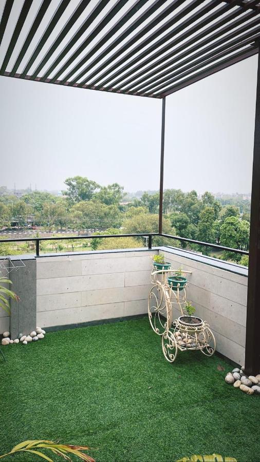 Apartamento Elysian At Zion Panchkula Exterior foto