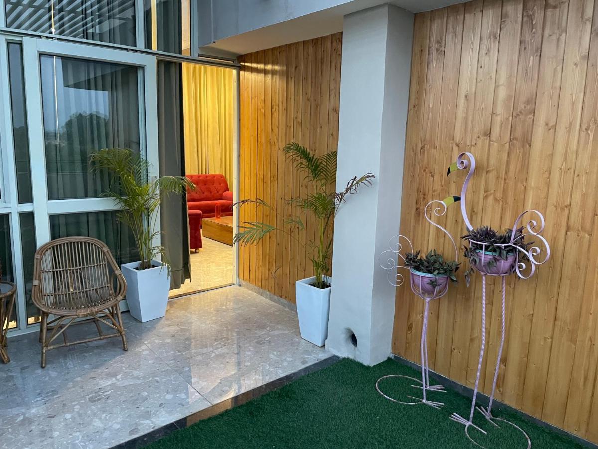 Apartamento Elysian At Zion Panchkula Exterior foto